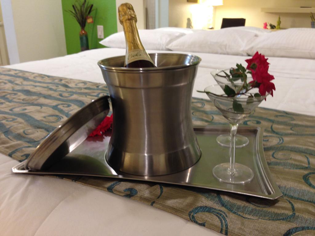 Romantic Inn & Suites Dallas Eksteriør billede