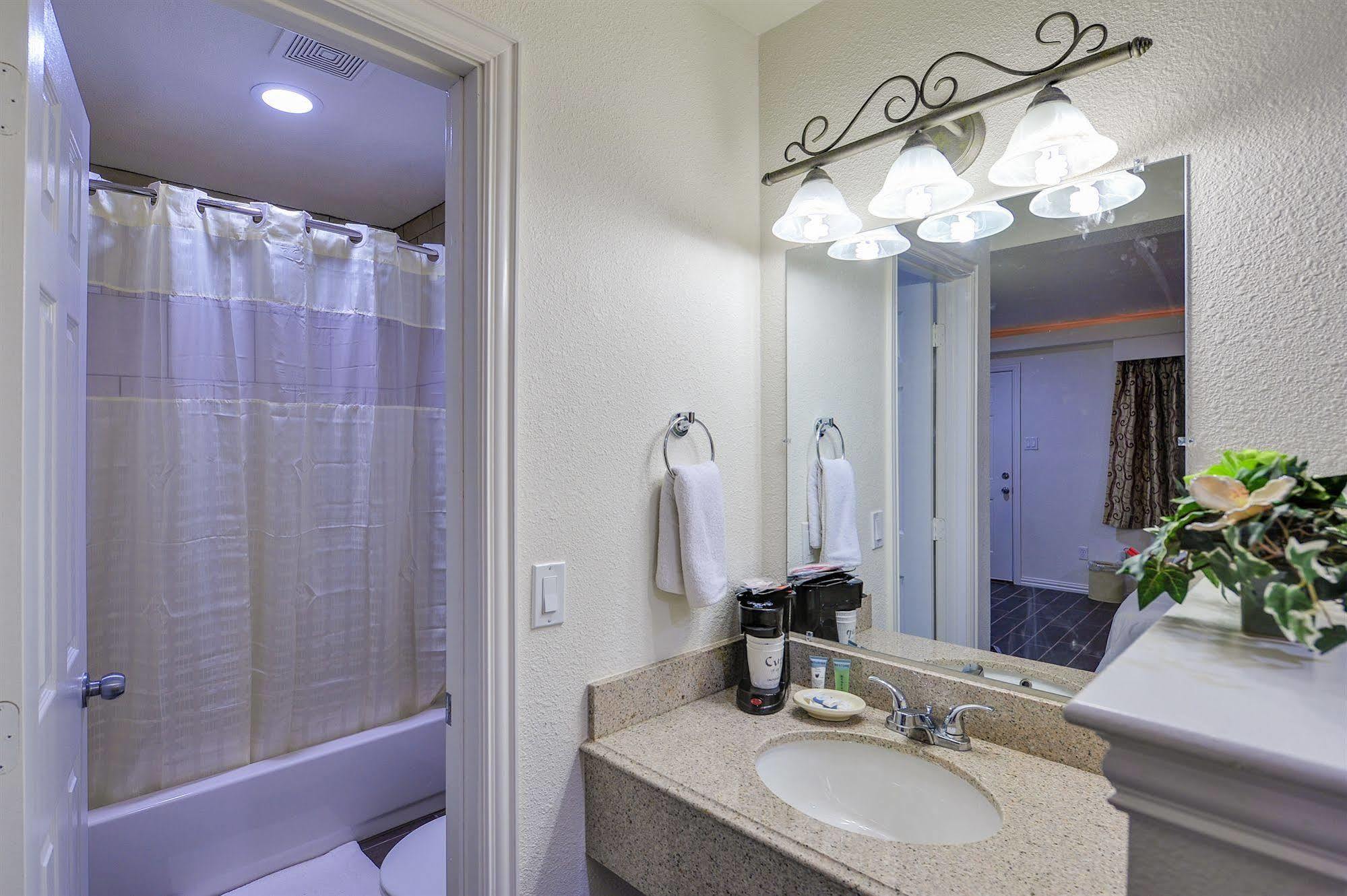 Romantic Inn & Suites Dallas Eksteriør billede
