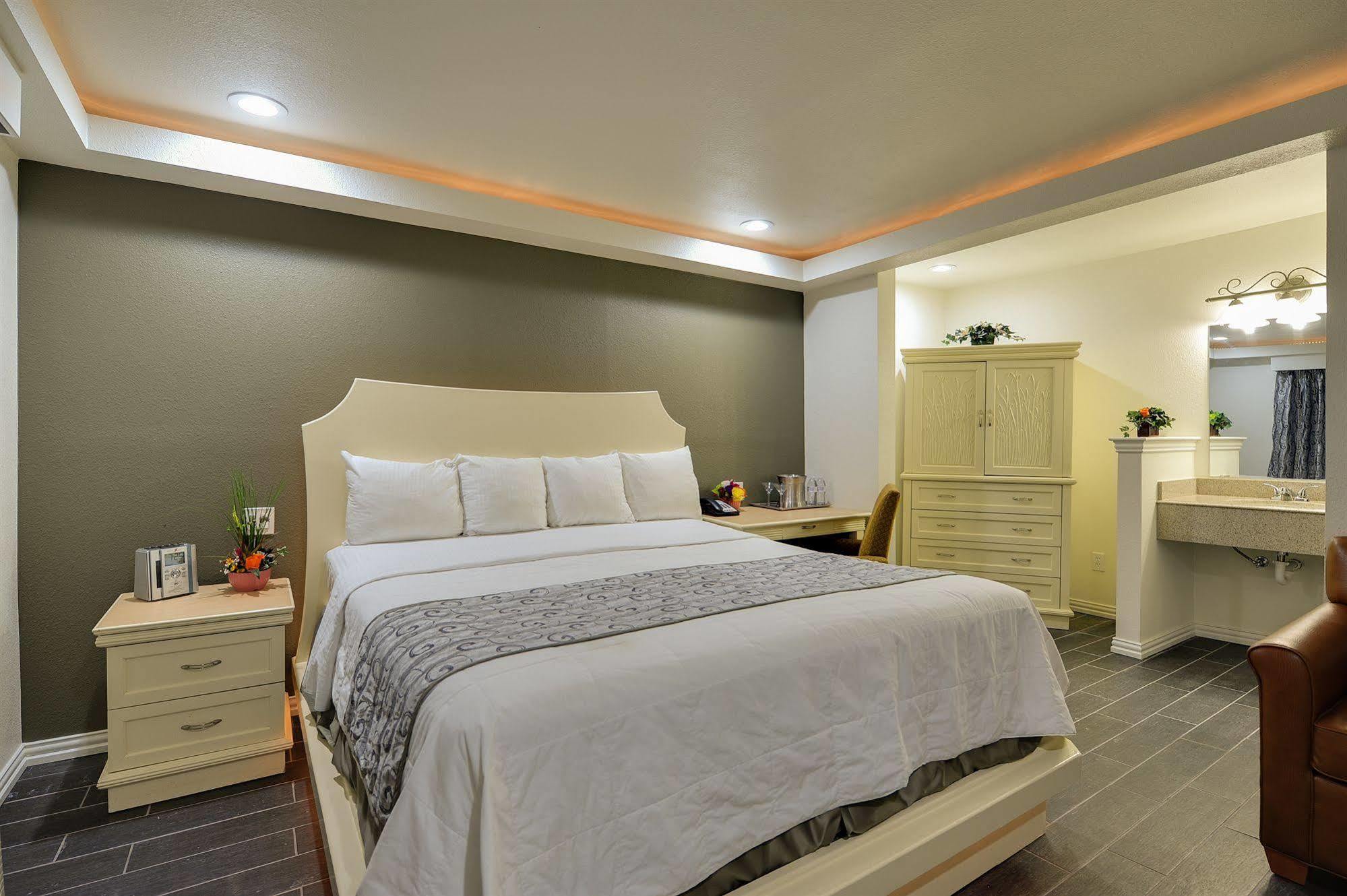 Romantic Inn & Suites Dallas Eksteriør billede