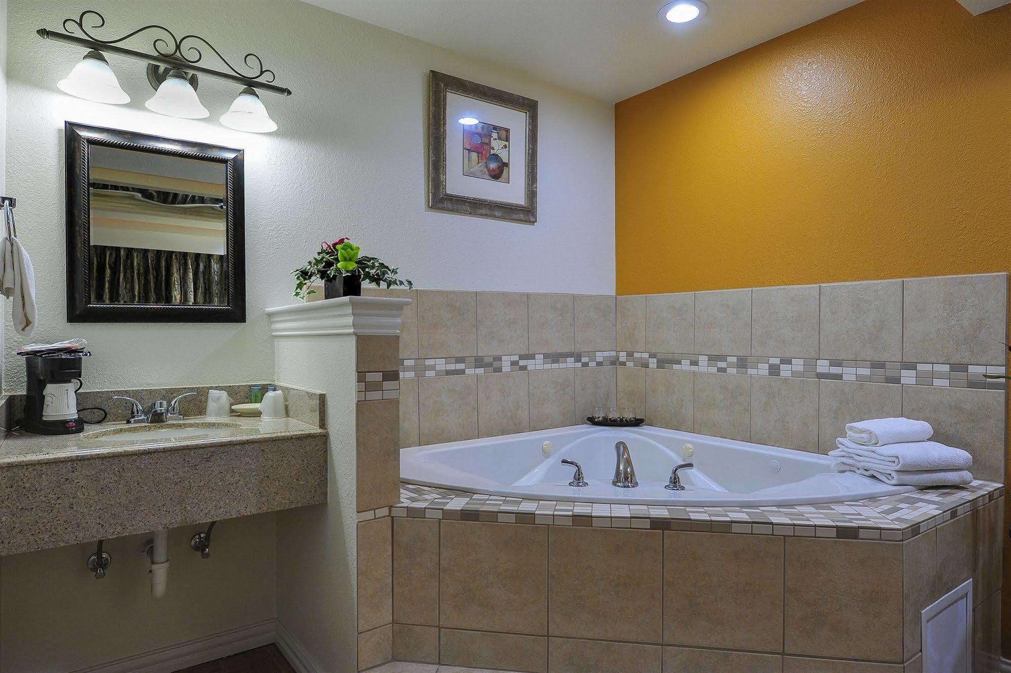 Romantic Inn & Suites Dallas Eksteriør billede